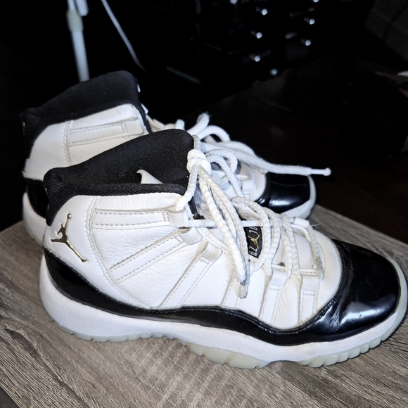 Nike Air Jordan 11 Retro Kids White Sneakers - Picture 1 of 7
